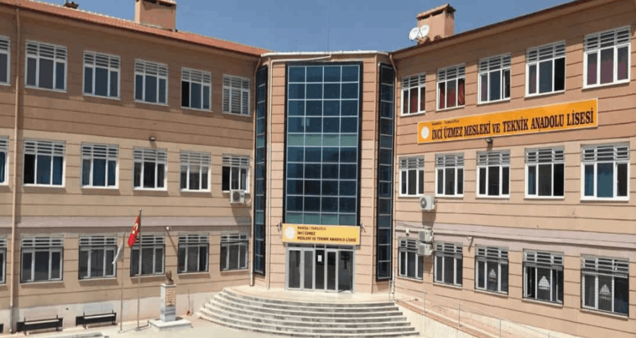 Kritik Açıklama: Lisede skandal: Öğretmen, Atatürk'e ağzına geleni saymış! - En Son Haber