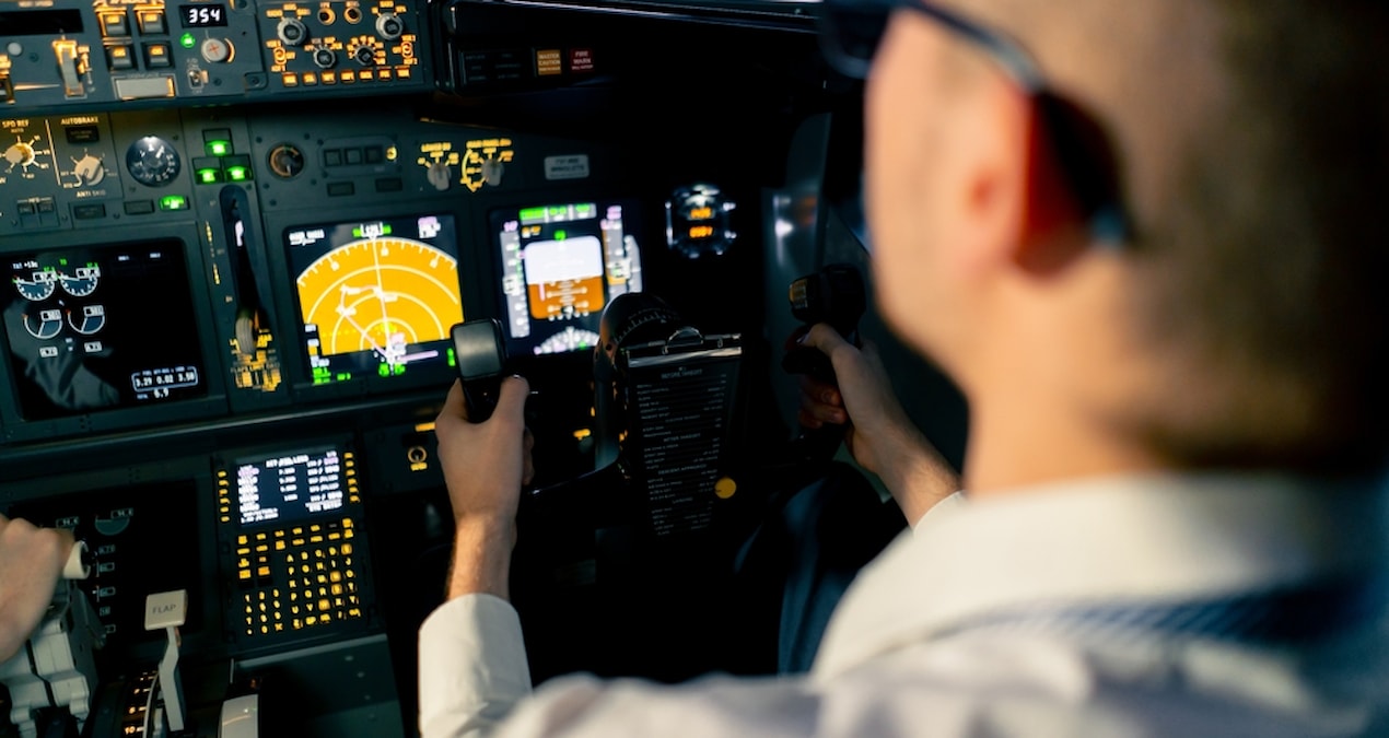 Maaşı ödenmeyen pilot uçakta eylem yaptı! Kokpitte kumanda kolunu bıraktı - Son Dakika: Gelişmeler Takip Edili