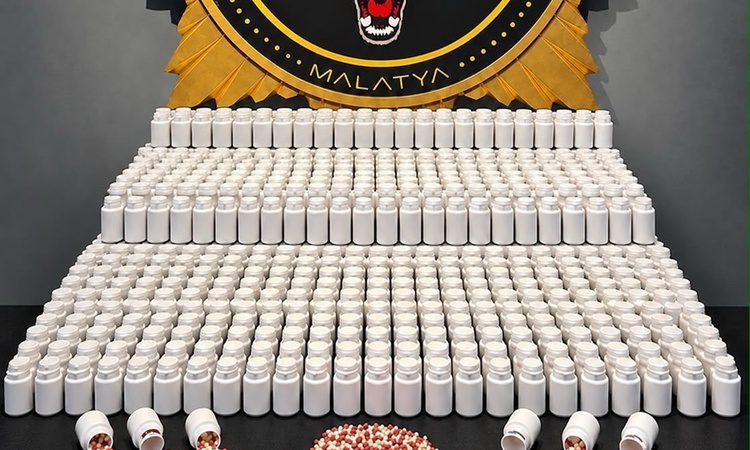 Malatya'da 44 bin 616 sentetik ecza hapı ele geçirildi, 3 şüpheli hakkında tutuklama kararı verildi