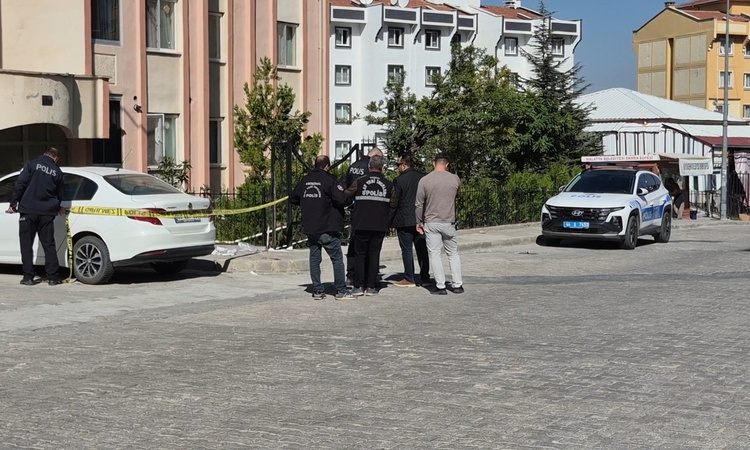 Malatya'da Perihan Akbulut, eşi tarafından 8 bıçak darbesiyle öldürüldü: Gelişmeler Takip Ediliyor