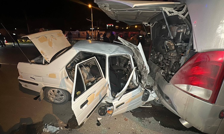 Malatya'da Siirt-Samsun otobüsüne çarpan otomobildeki 3 kişi yaralandı, 1'i ağır ve Merak Edilenler