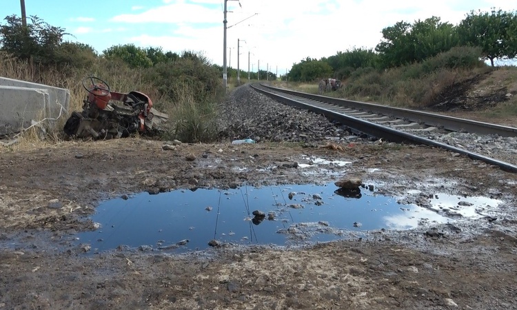 Malatya Yeşilyurt'ta yük treni traktöre çarptı; traktör ikiye ayrıldı, sürücü yaralı: Gelişmeler Takip Ediliyo