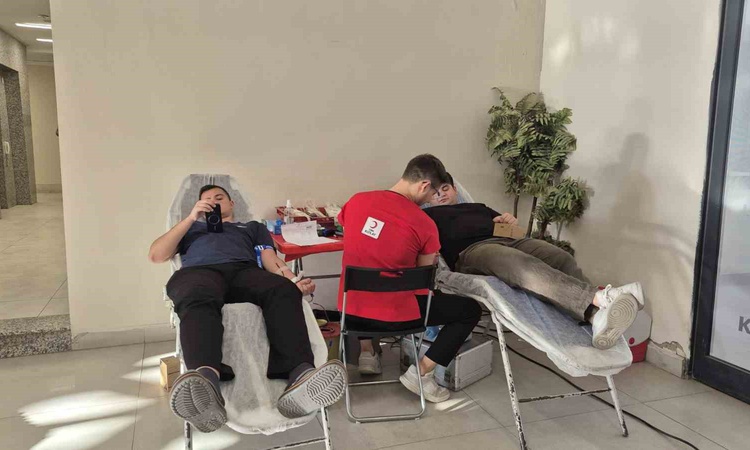 Manisa'daki öğrenci yurtlarında Kızılay'la kan bağışı kampanyası düzenlendi - Son Dakika Bilgileri