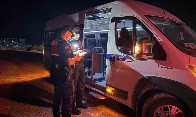 Manisa'da huzur uygulamasında 11 aranan kişi yakalandı, 8 bin 673 kişi sorgulandı ve Merak Edilenler