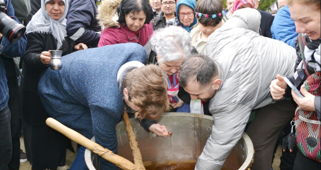Gündemden Son Bilgiler: Manisa'da mesir karma töreninde izdiham - Son Dakika ve Merak Edilenler