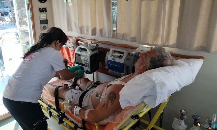 Son Gelişme: Mavi turda ve Yunan adasında rahatsızlanan 3 kişi, deniz ambulansıyla Bodrum'a taşındı - Haberler