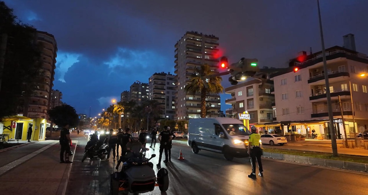 Gündemden Son Bilgiler: Mersin'de polisler ceza yağdırdı - En Son Haber ve Merak Edilenler