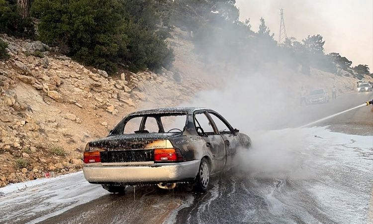 There was damage to the car that caught fire while driving in Mersin - Last Minute