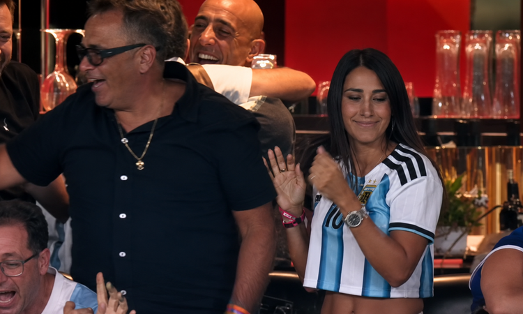 Messi's wife burst into tears in the stands! Big Emotional Explosion After Argentina's Late Goal - Breaking News