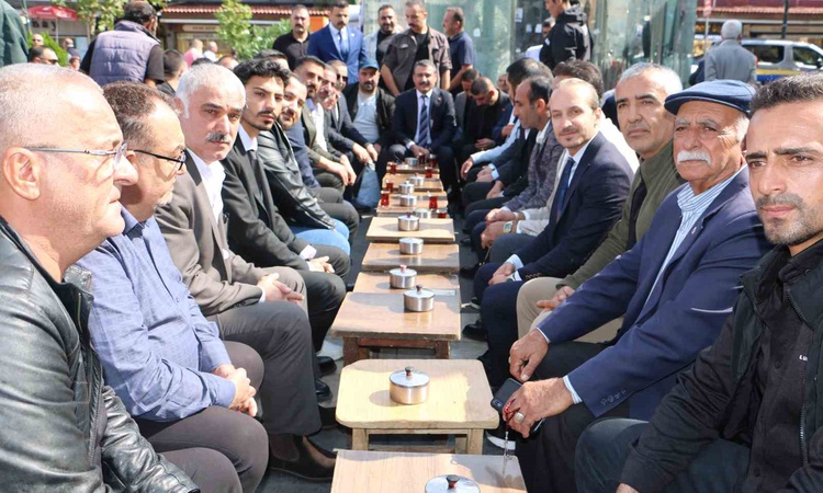 MHP'li Özcoşkun, Diyarbakır Sur'da esnafı ziyaret etti, 'Terörsüz Türkiye' konuşuldu | İşte Tüm Ayrıntılar