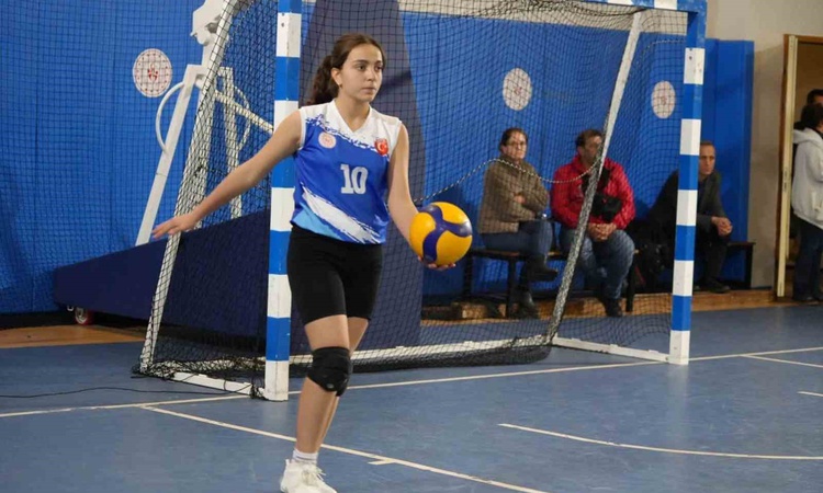 Muğla Menteşe'de Cumhuriyet Voleybol Turnuvası, 103. yıl coşkusunu filede yaşattı - Son Dakika Bilgileri