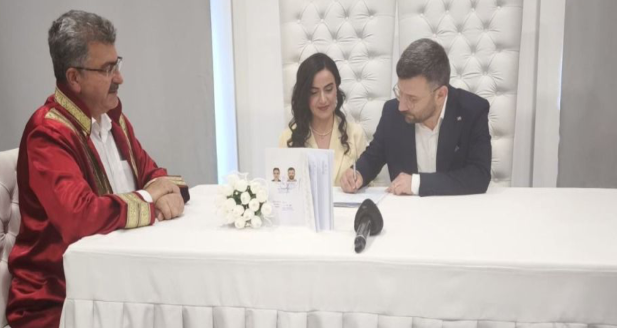 Gündemden Son Bilgiler: Muhabirimiz Demirdaş’ın mutlu günü - En Son Haber | İşte Tüm Ayrıntılar