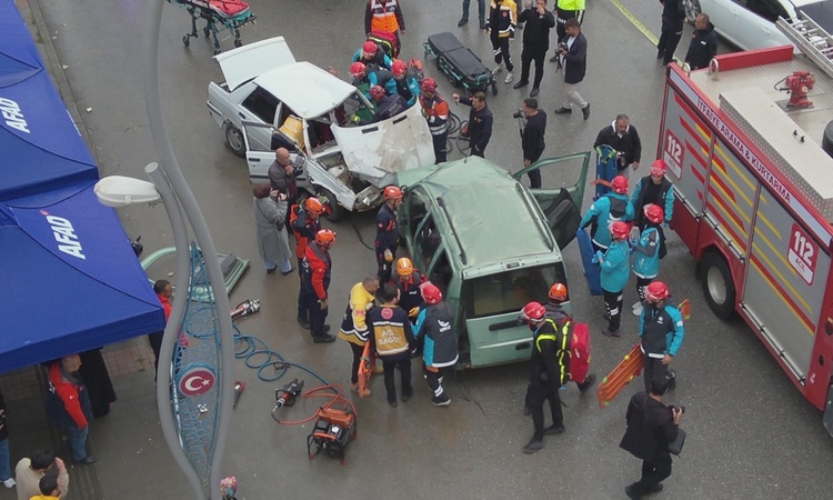 Muş'ta düzenlenen trafik kazası tatbikatında 20 araç ve 100 personel görev aldı | İşte Tüm Ayrıntılar