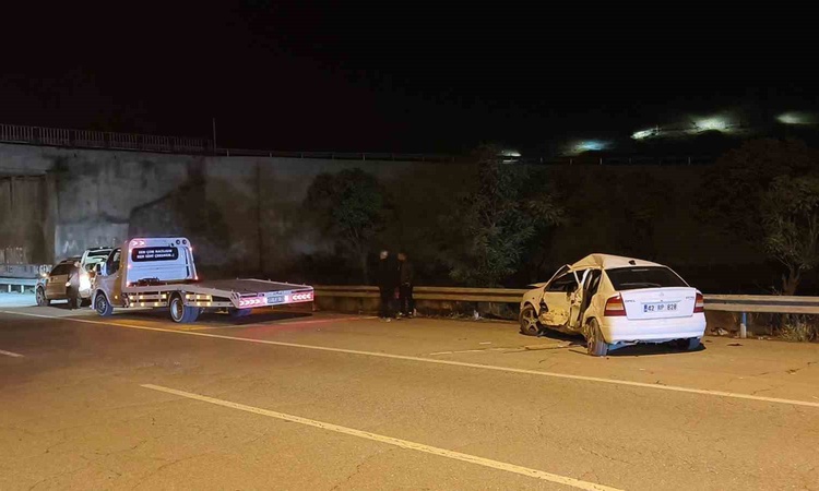 Muş'ta tırla çarpışan otomobilde sıkışan 2 kişi kurtarılarak hastaneye sevk edildi | İşte Tüm Ayrıntılar