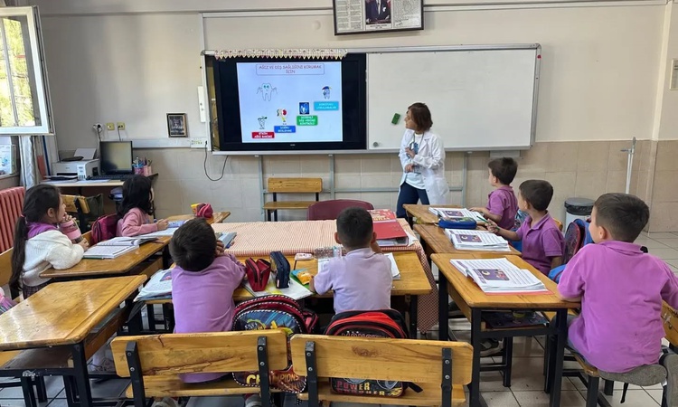 Nazilli'de ilkokul öğrencilerine ağız ve diş sağlığı ile dengeli beslenme anlatıldı