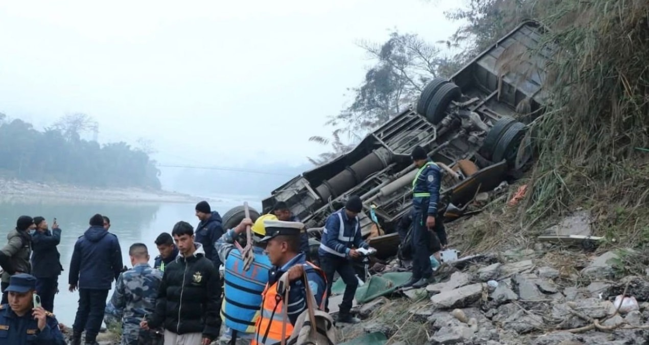 Gündemden Son Bilgiler: Nepal'de yolcu otobüsünün nehre düştüğü kazada 17 kişi öldü - Son Dakika | İşte Tüm Ay