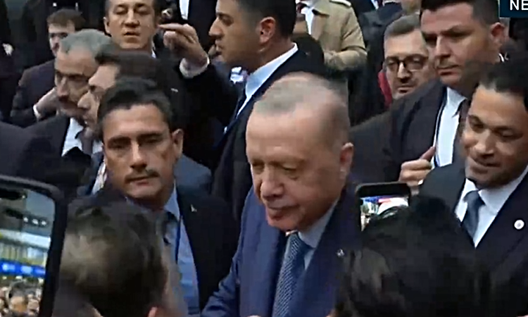 New York'ta Türk şöleni! Cumhurbaşkanı Erdoğan Türkevi'ne geldi, 7'den 70'e vatandaşlar karşıladı ve Merak Edi