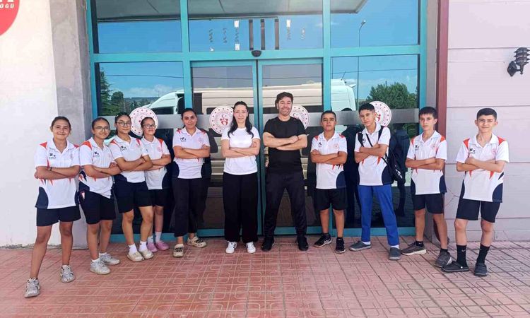 Kritik Açıklama: Niğde Erkek Badminton Takımı şampiyon oldu - Son Dakika Haberleri ve Merak Edilenler
