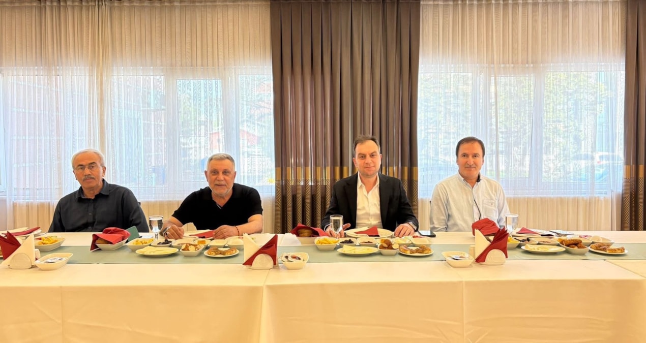 Son Gelişme: Oğluna şantaj sonrası istifa etmişti: AKP’li isim, bölge müdürüyle basın buluşmasında gözler önün