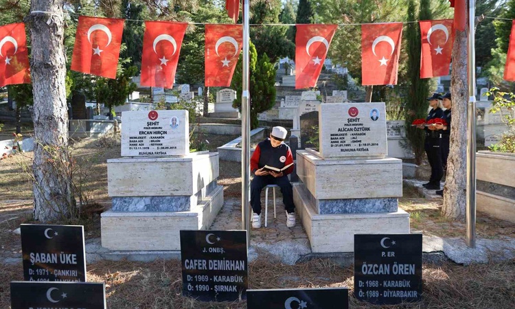 Öğrenciler Şehit Alican Öztürk’ün kabri başında dualarla andı