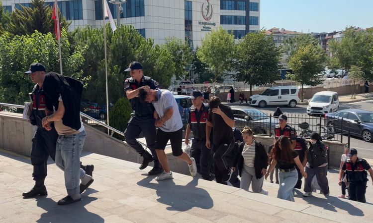 Gündemden Son Bilgiler: Ormana götürdükleri kişiye kadın kıyafeti giydirip videosunu çeken 6 şüpheli gözaltı i