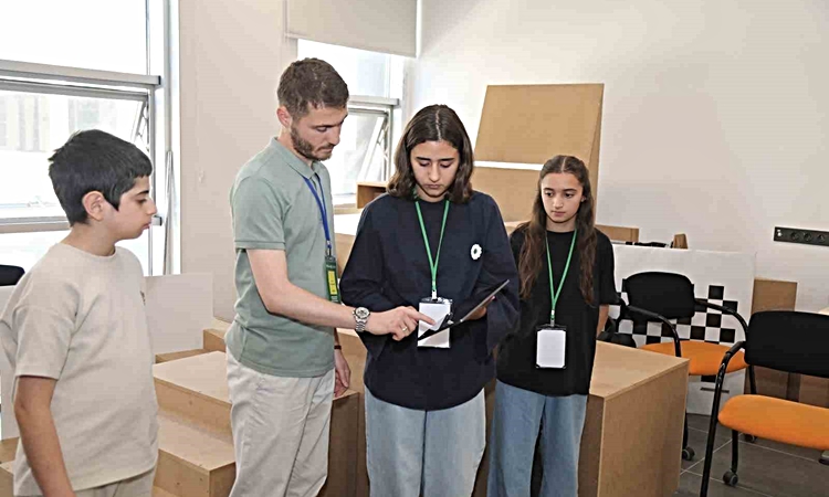 Ortaokul ve lise öğrencileri BTÜ’de robotlarla tanıştı ve Merak Edilenler