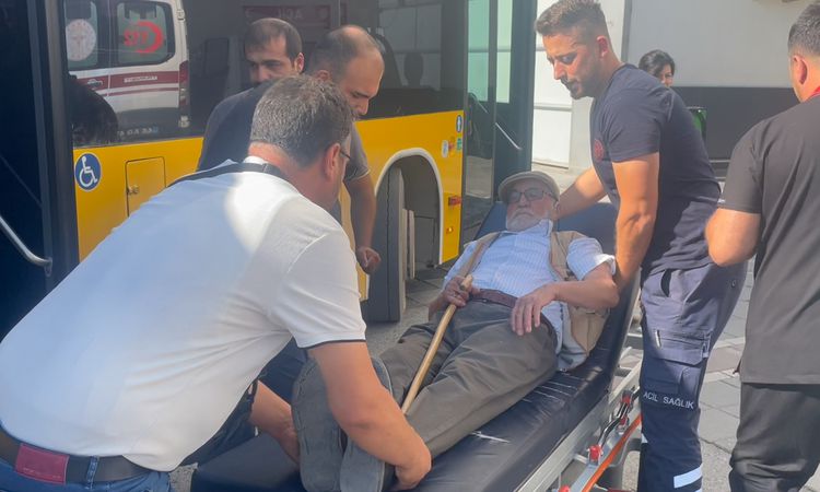 Otobüste fenalaşan yolcuyu şoför hastaneye yetiştirdi - Son Dakika Haberleri ve Merak Edilenler