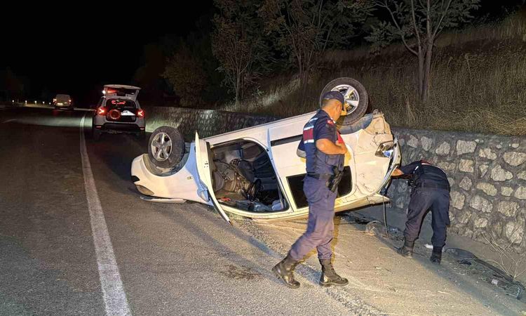 The car crashed into the retaining wall and rolled over: 2 injured - News
