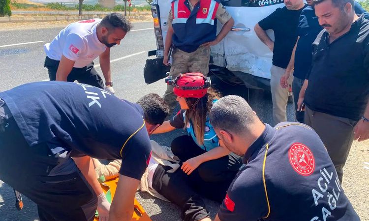 Car crashed into passenger minibus from behind: 12 injured - Breaking News