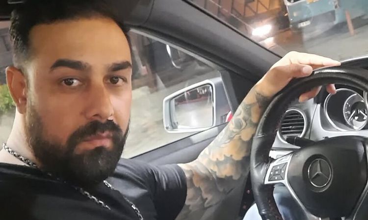 He was stabbed to death by his enemy in the car - News