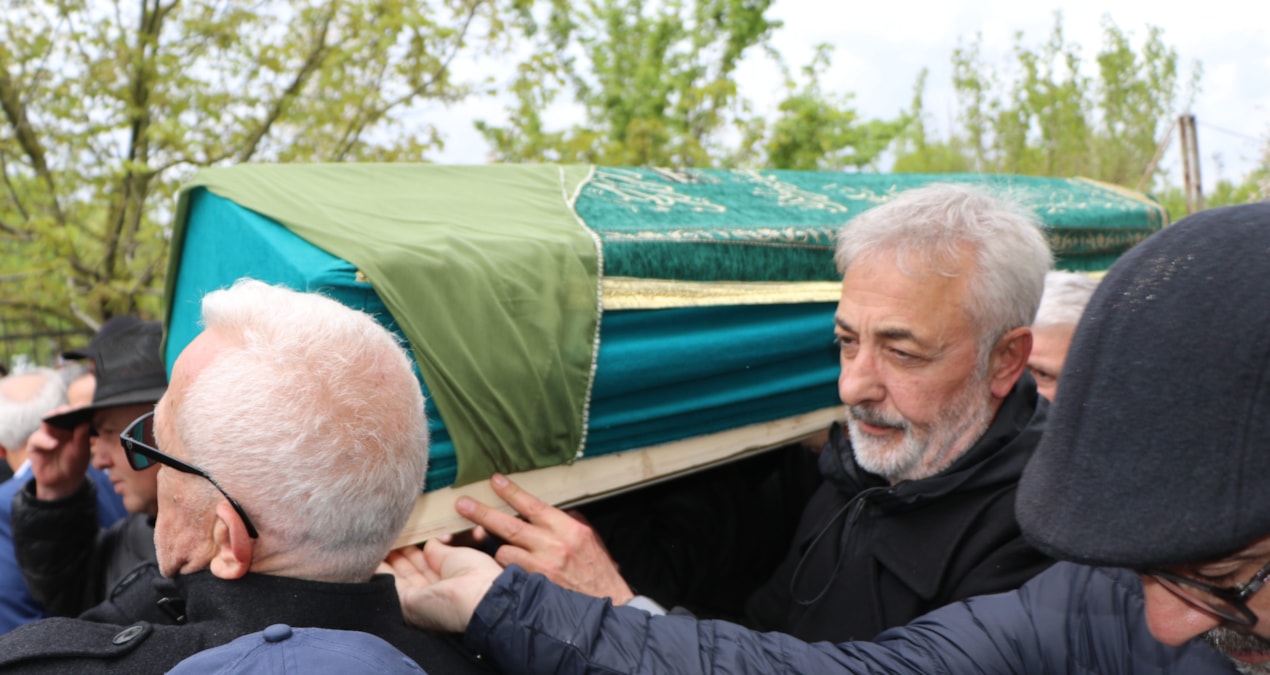 Oyuncu Mehmet Aslantuğ'un annesi son yolculuğuna uğurlandı - Son Dakika Haberleri - Son Dakika Bilgileri