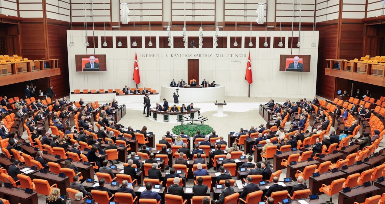 Gündemden Son Bilgiler: Özgür Özel ve Bayındır'ın dokunulmazlık dosyası Meclis'e geldi - En Son Haber ve Merak