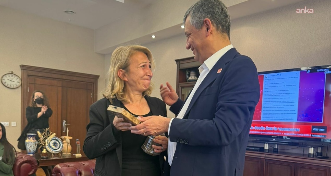 Sıcak Gündem: Özgür Özel, genel başkanlık mührünü Derici'ye teslim etti - Son Dakika Haberleri - Son Dakika Bi