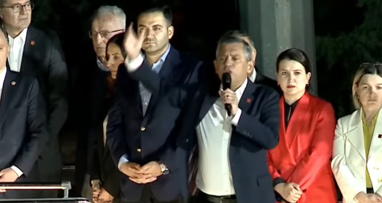 Ayrıntılar Netleşti: Özgür Özel Genel Merkez'den meydan okudu: Bu binadayım, hiçbir yere gitmiyorum - Son Daki