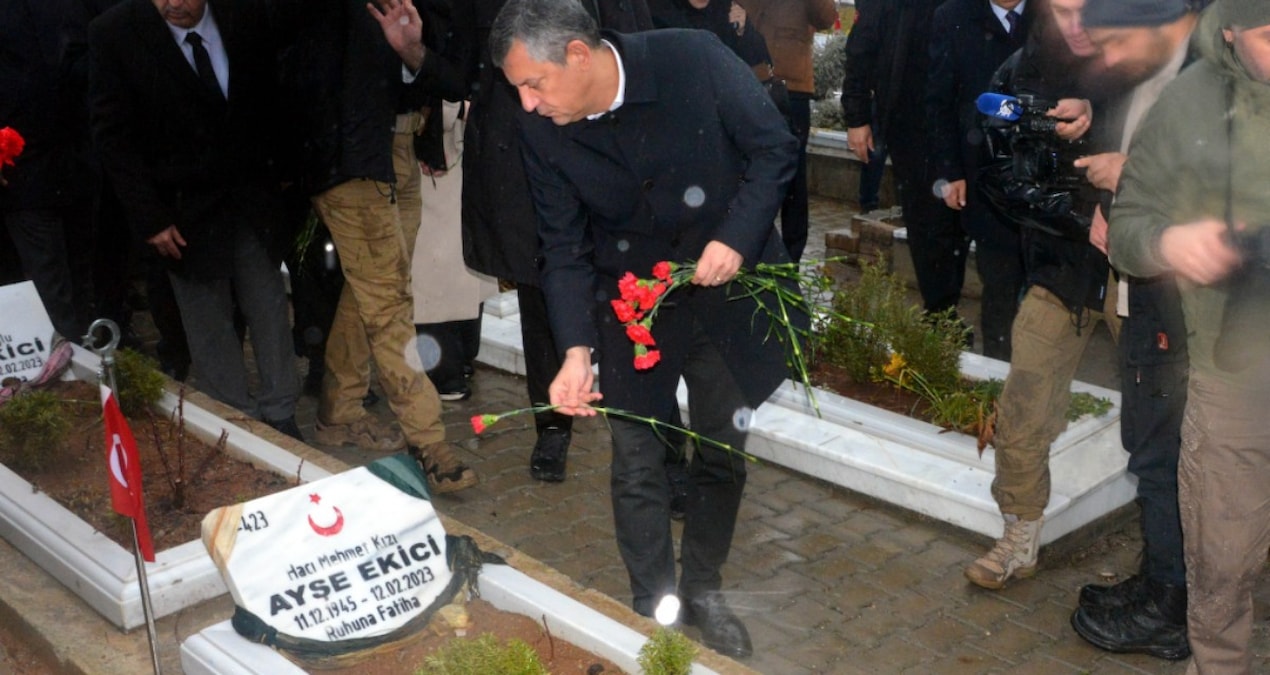 Gündemden Son Bilgiler: Özgür Özel, Kahramanmaraş’ta depremde ölenlerin mezarlarını ziyaret etti - En Son Habe