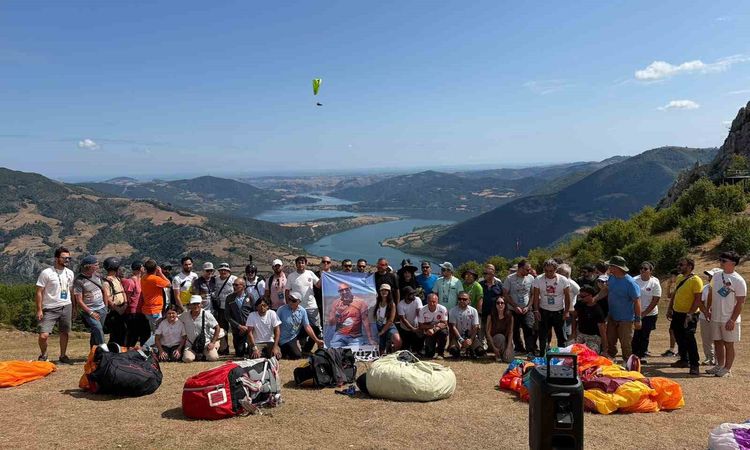 Paraşüt Pilotu Bayram Kurt İçin Anma Uçuşu - Son Dakika - Son Dakika Bilgileri