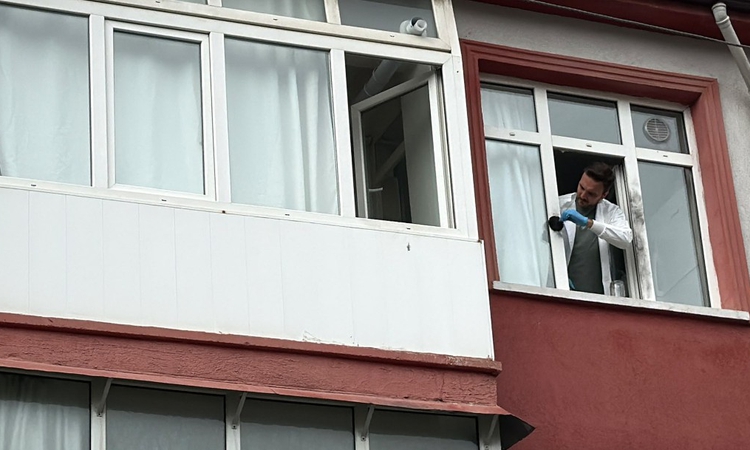 Pencereden düşüp ağır yaralandı: Gelişmeler Takip Ediliyor
