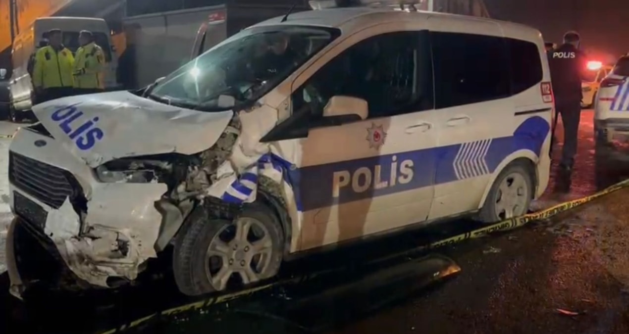Sıcak Gündem: Polis aracı kaza yaptı: 2'si polis 3 yaralı - Son Dakika Haberleri - Son Dakika Bilgileri
