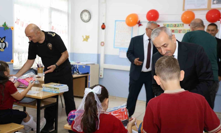 Polis Emeklileri Derneğinden öğrencilere okula başlangıç seti desteği - Son Dakika Bilgileri
