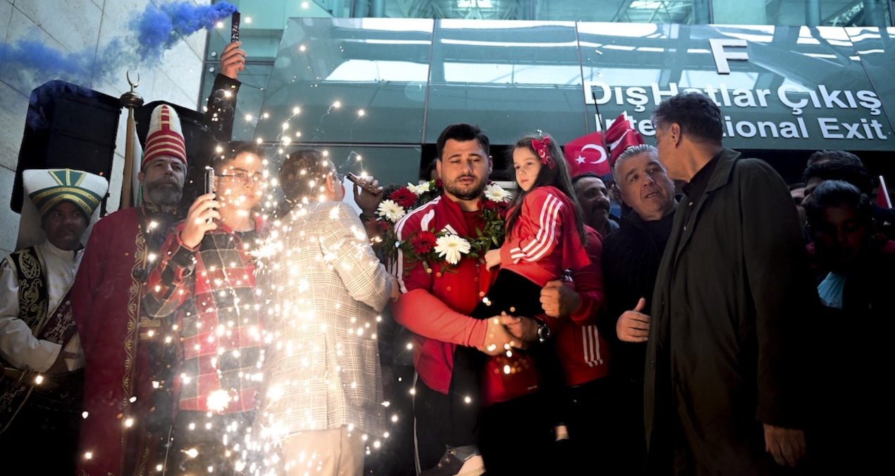 Ayrıntılar Netleşti: Rıza Kayaalp yurda döndü! Coşkulu karşılama - Haberleri - Son Dakika Bilgileri