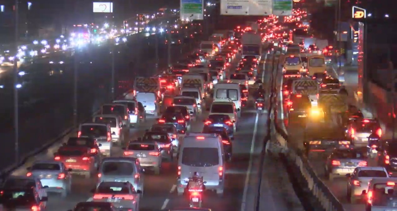 Gündemden Son Bilgiler: Sağanak yağış etkili oldu, İstanbul'da trafik durma noktasına geldi - Son Dakika - Son