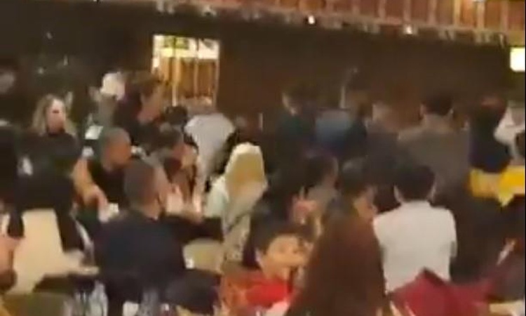 Sahnede rahatsızlanan Hakkı Bulut hastaneye kaldırıldı