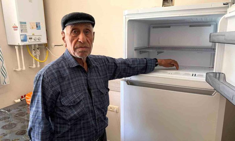Fake Police Kiss Elderly Man's Hand, Steal 351,000 TL in Gold from Freezer