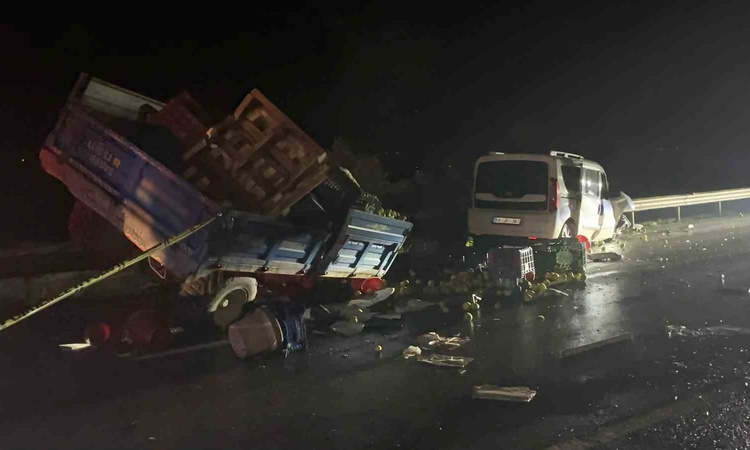 Sakarya Geyve'de zincirleme trafik kazası 2 can aldı, 3 kişi yaralandı