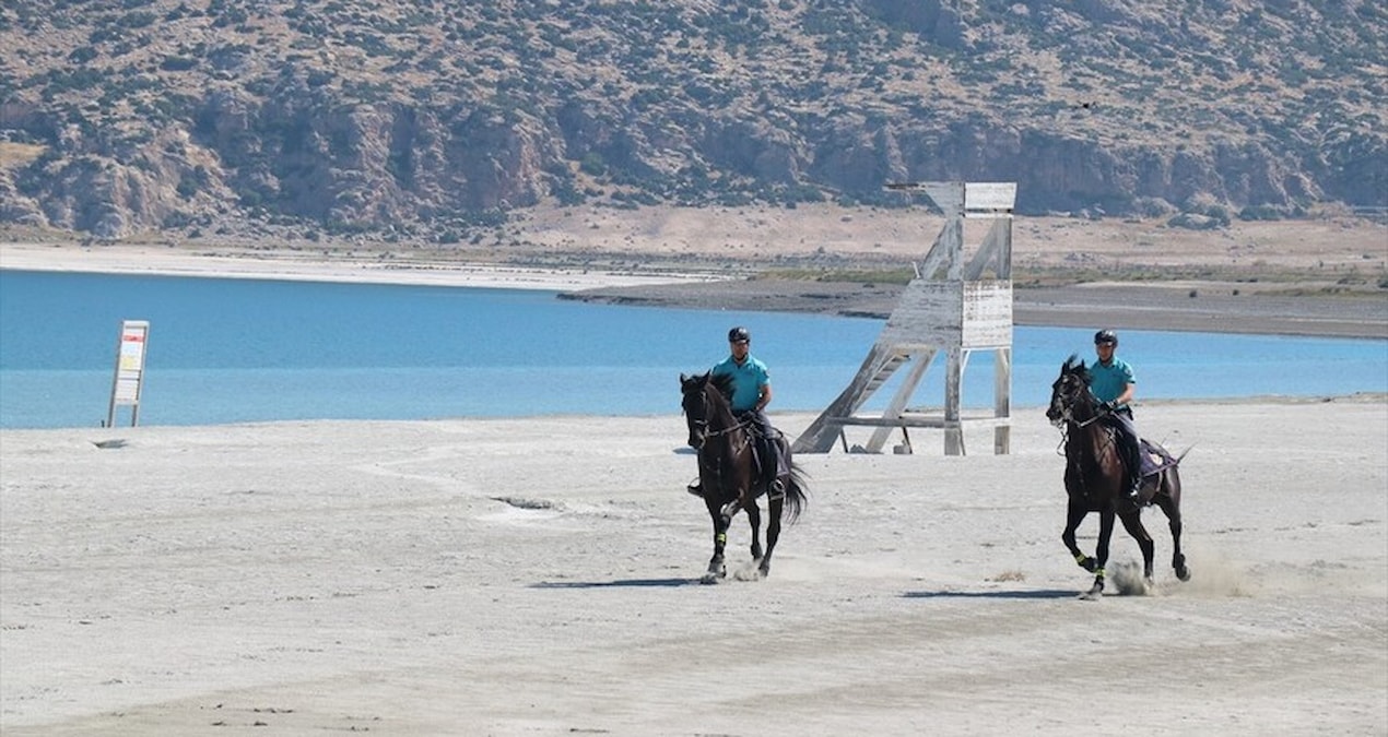 Gündemden Son Bilgiler: Salda Gölü'nde atlı jandarma timi göreve resmen start aldı - En Son Haber | İşte Tüm A