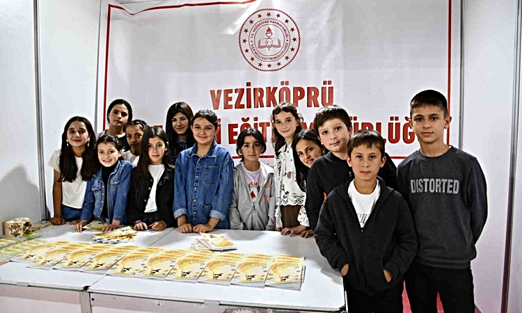 Samsun'un Vezirköprü ilçesinde 15 öğrencinin masal kitabı Kitap Günleri'nde tanıtıldı - Son Dakika Bilgileri