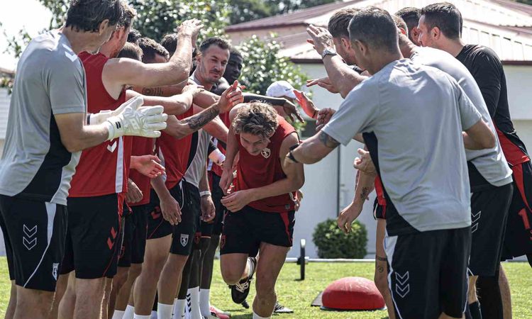 Samsunspor, Fenerbahçe maçı hazırlıklarına resmen start aldı ve Merak Edilenler