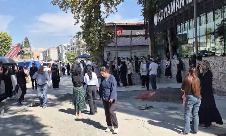 Şanlıurfa Karaköprü'de 5.4 büyüklüğünde deprem oldu, Adıyaman'da da hissedildi.