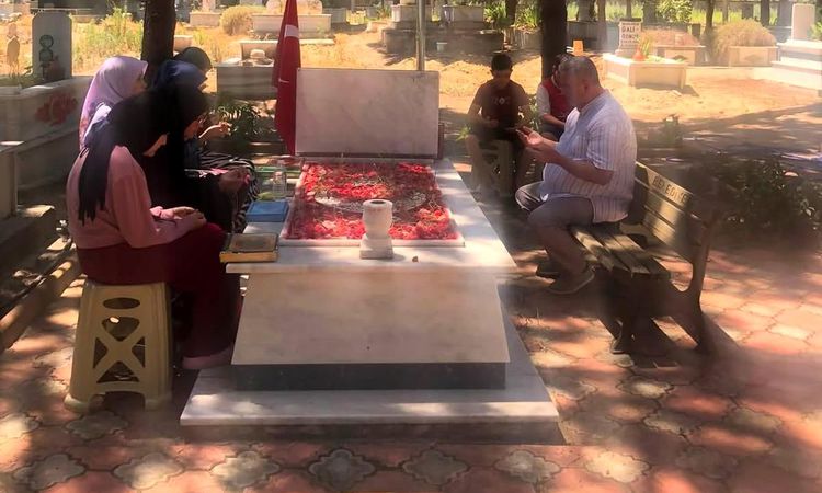 Quran Course Students Visited the Tombs of Martyrs and Veterans in Sarıgöl - News