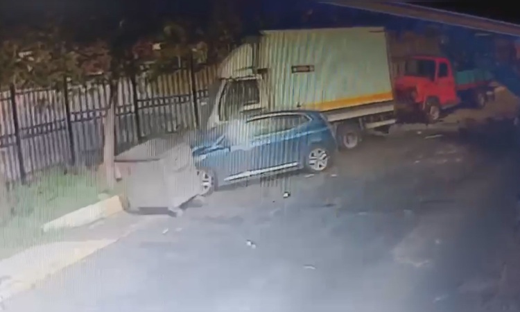Sarıyer Ferahevler'de kamyonet ile otomobil çarpıştı, 2 araç daha karıştı, 3 kişi yaralandı | İşte Tüm Ayrıntı